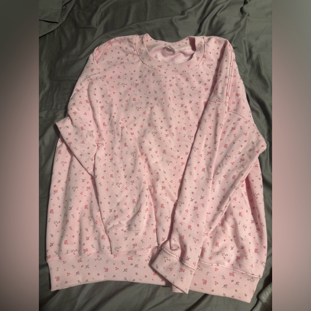 Rosy floral pullover